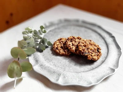 DekoBoko - 黒糖オーツ麦クッキー